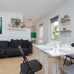 Rodzinne Studio Dla 4 Osob W Centrum Warszawy By Renters Lägenhet
