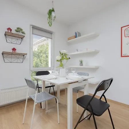 Rodzinne Studio Dla 4 Osob W Centrum Warszawy By Renters ワルシャワ