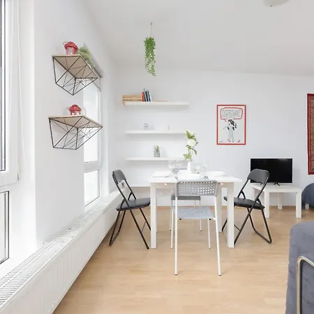 Rodzinne Studio Dla 4 Osob W Centrum Warszawy By Renters アパート *
