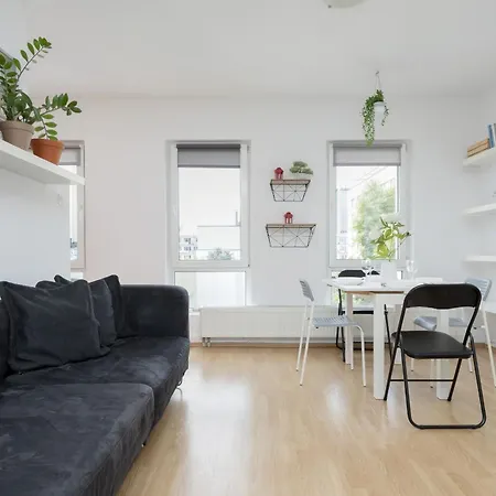 Rodzinne Studio Dla 4 Osob W Centrum Warszawy By Renters Warszawa